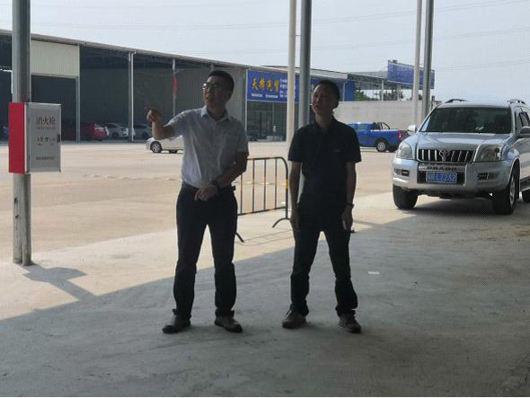 市电商办主任陈志刚在英城督导农村物流基础设施项目建设