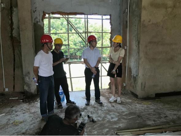 市电商办主任陈志刚在西牛镇督导大西牛电子商务创业园建设