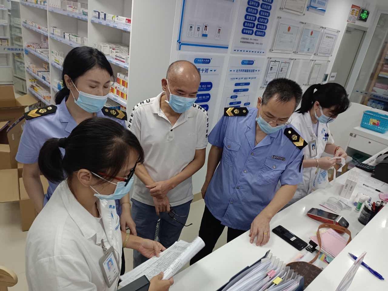 停业整顿!英德7家药店疫情防控不力受处理.jpg