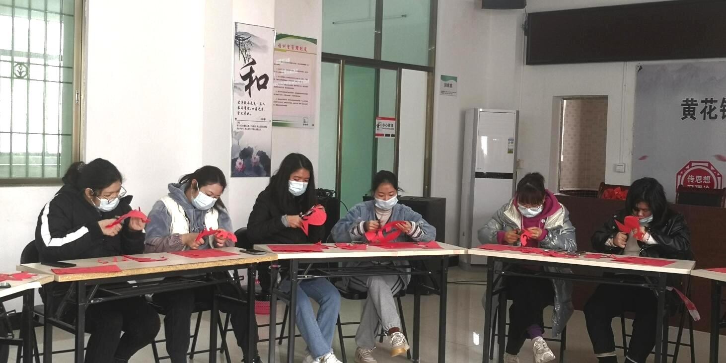0125 陈丽梅 【我们的节日 春节】“喜迎新春.共度佳节”——黄花镇举办迎新年主题剪纸活动_2