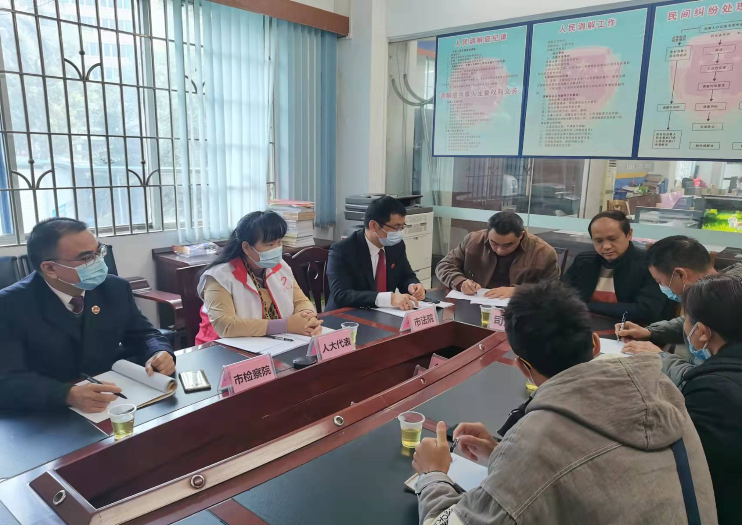 1月12日,马女士与杨师傅装修工程纠纷案调解现场.jpg