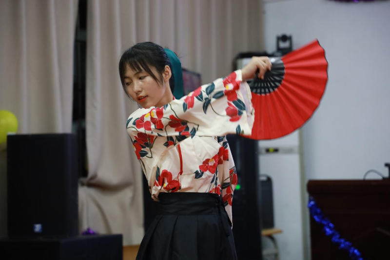 13.文艺汇演6.png