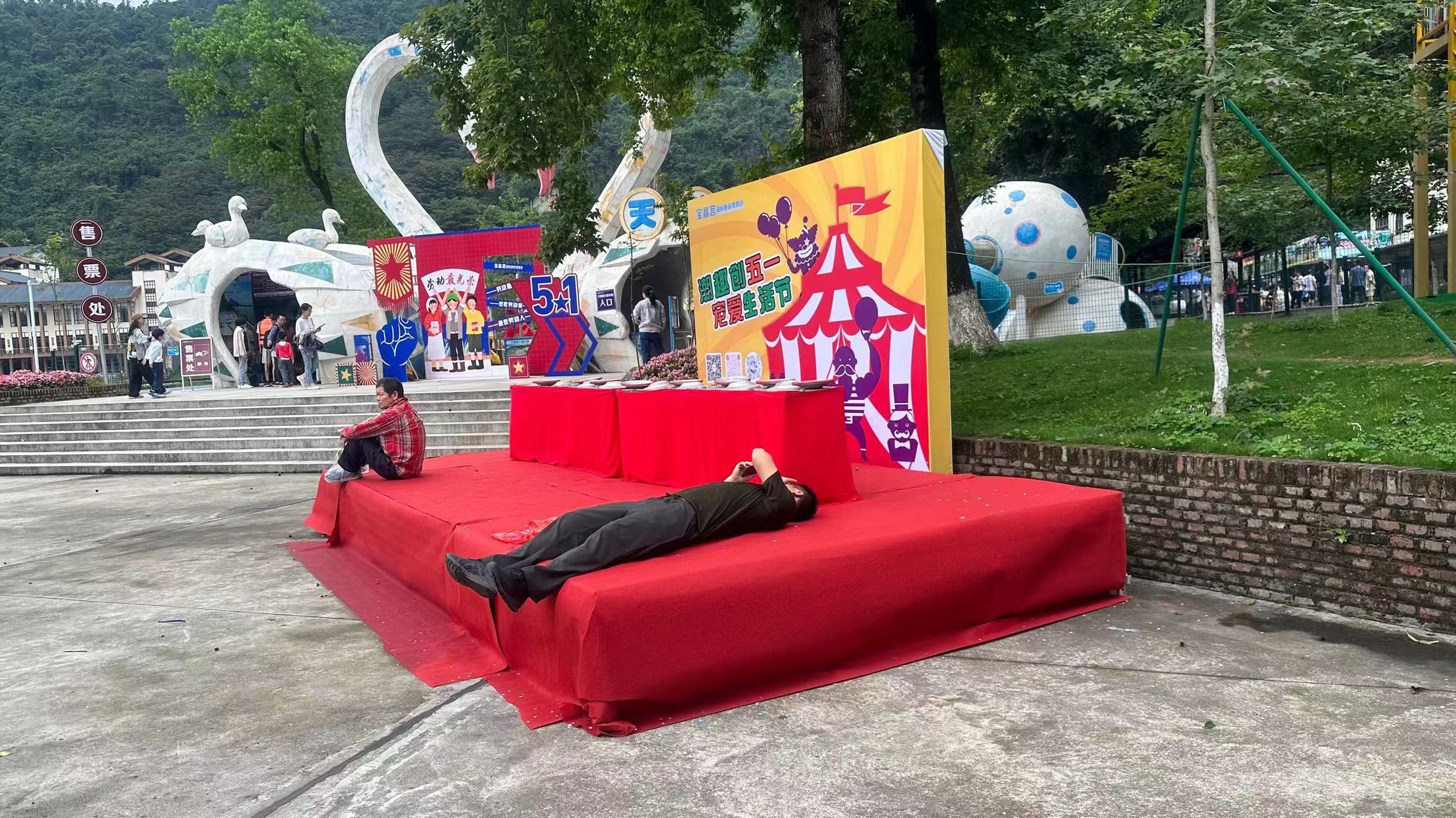 部门动态_【文明旅游·反面曝光】曝光!五一假期出游,这些不文明行为要不得_英德市人民政府网
