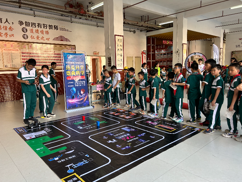 (现场图片)活动时间:2023年5月26日;主办方:英德市科技局;活动地点:英德市第一小学;活动主题:“热爱科学 崇尚科学”趣味科普进校园(2).jpg