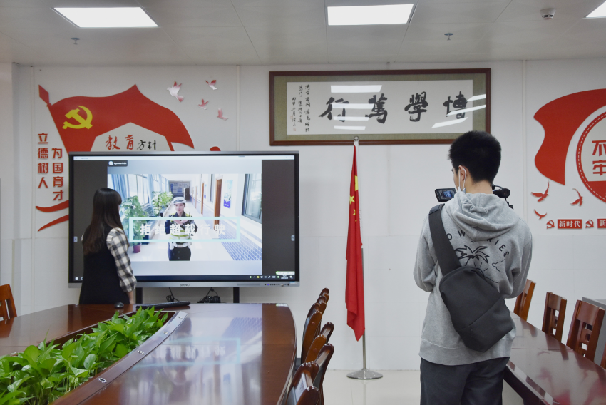 市一小直播现场.jpg