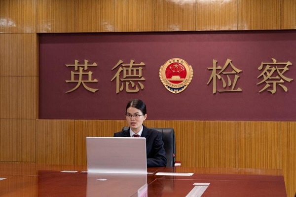 刘美容检察官录制法治教育课.jpg