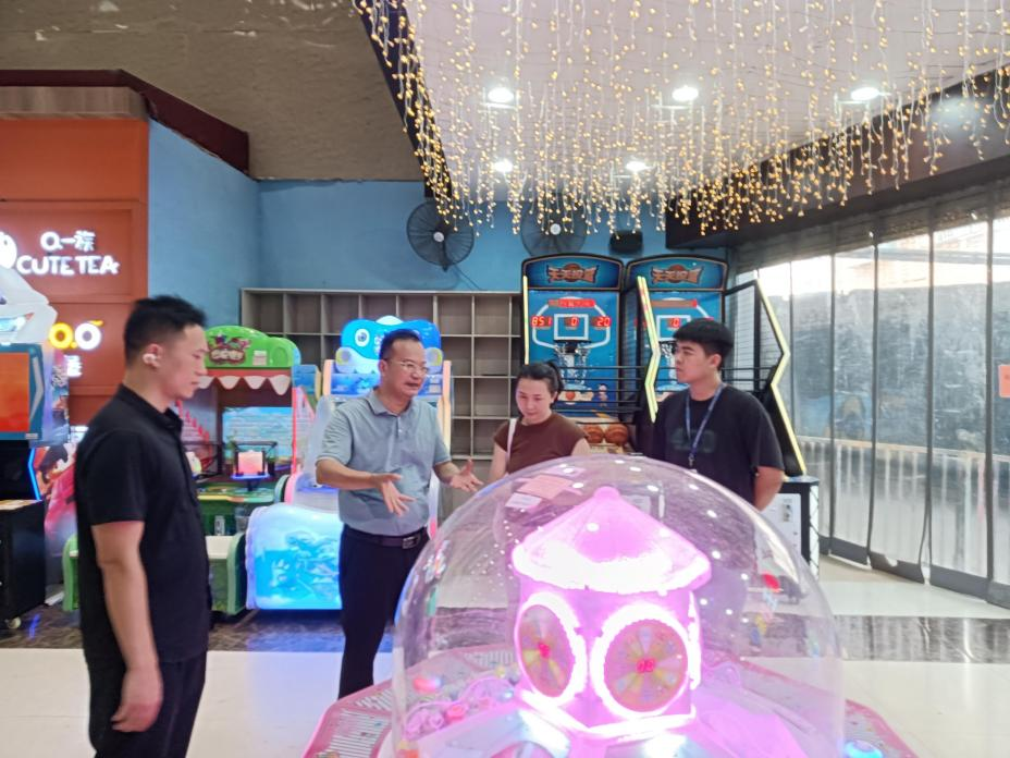 西牛镇开展开学前“扫黄打非”检查行动