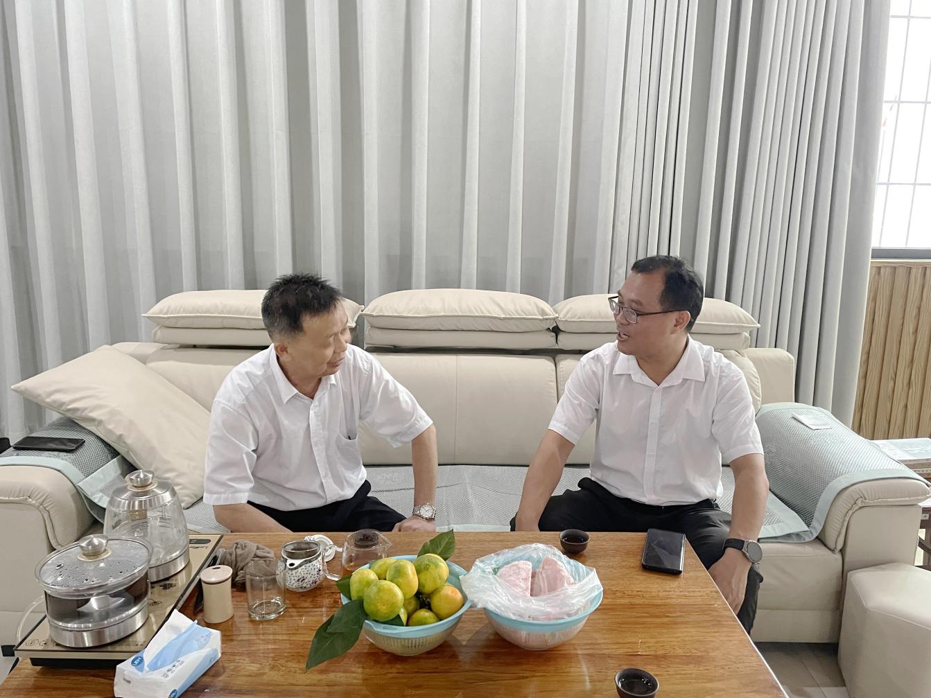 迎中秋 送温暖——黄花镇开展中秋走访慰问离退休干部活动