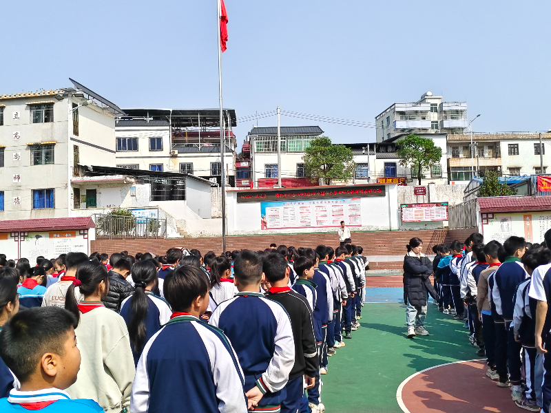 国旗下的讲话.jpg