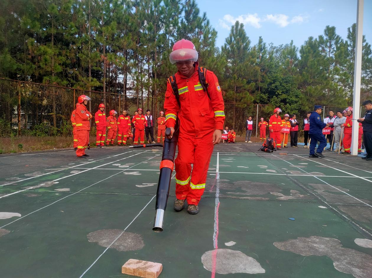 2025年第四季度应急组-东华镇举办2025年森林消防队伍技能大比武 以赛促训筑牢生态安全防线.docx_2