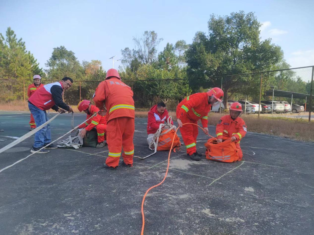 2025年第四季度应急组-东华镇举办2025年森林消防队伍技能大比武 以赛促训筑牢生态安全防线.docx_3