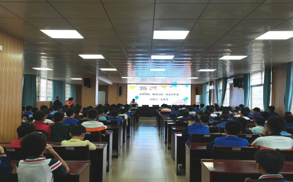 1225黎溪中小开展六年级男生防性侵专题讲座.docx_4