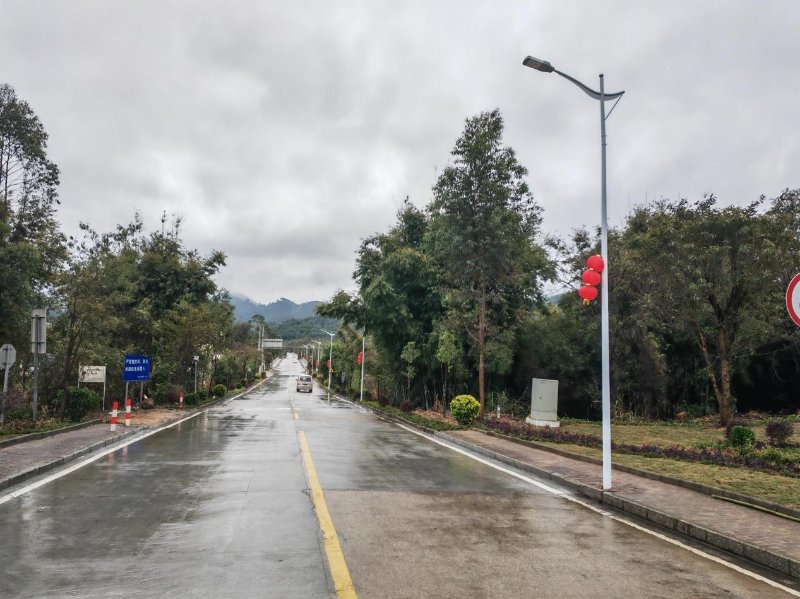 下太路口至白芒冲桥路段路灯修复完成。通讯员 供图 下太路口至白芒冲桥路段路灯修复完成。通讯员 供图