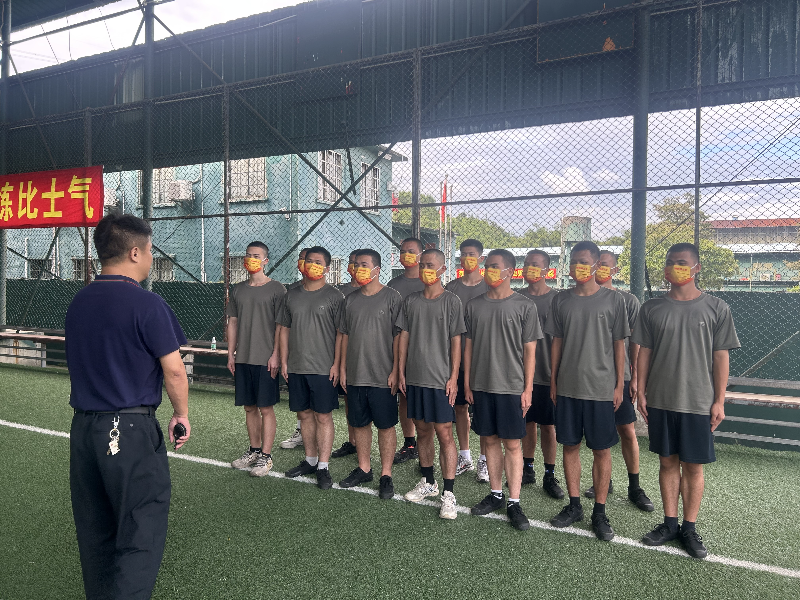 白沙镇武装部工作人员慰问役前训练青年并做好思想动员.jpg
