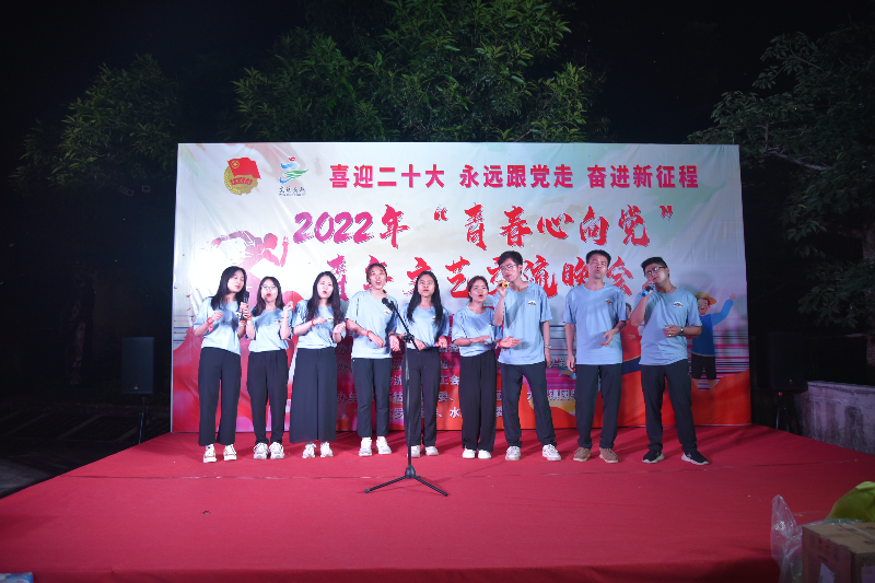 7.波罗镇青年代表的歌曲《骄傲的少年》.JPG