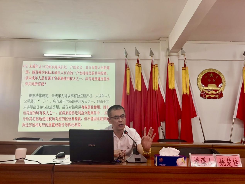 2.讲座现场.jpg