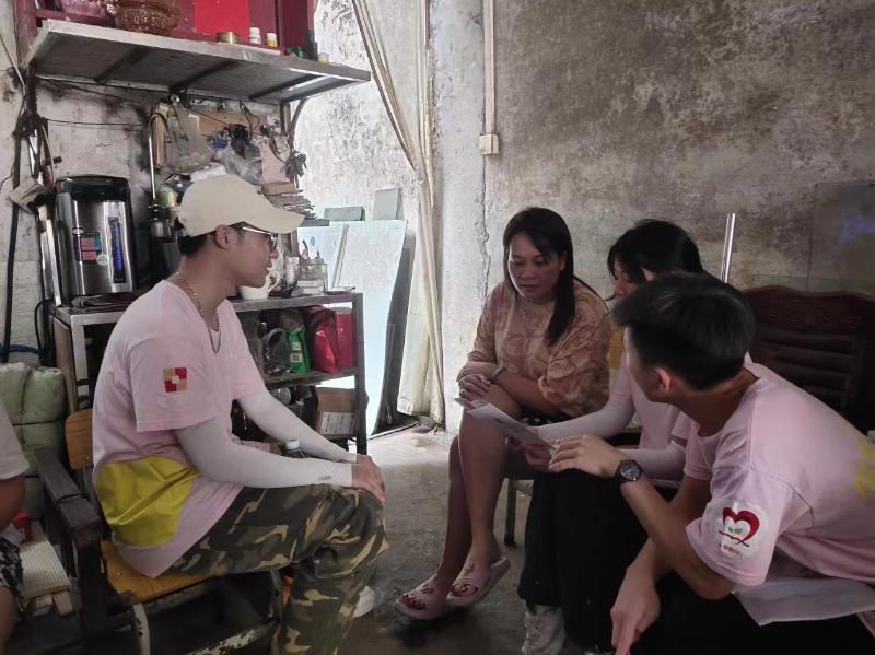 走访困难户.jpg