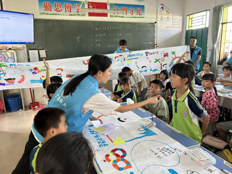 同学们积极回答问题.png