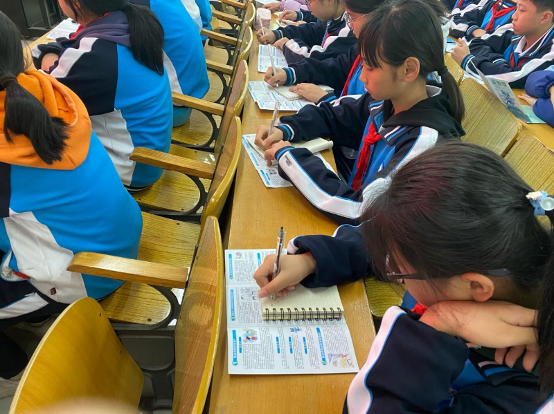 浛洸镇中心小学学生学习禁毒知识.png