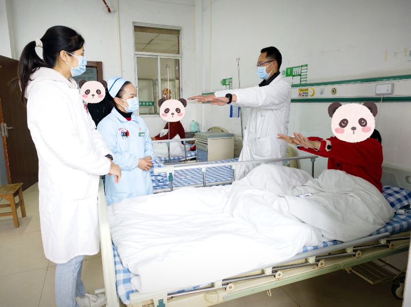 患者溶栓后右侧偏瘫肢体恢复正常.png