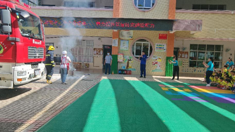 校园消防演练现场.png