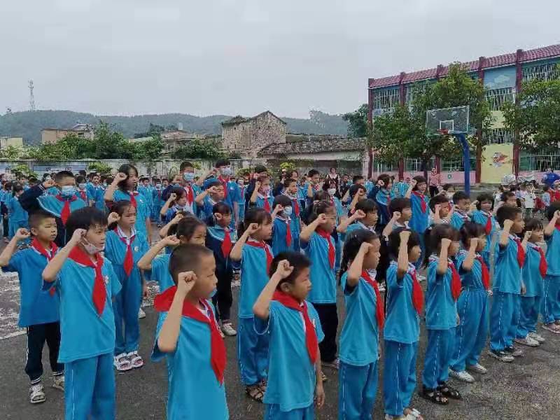 溪北小学少先队员入队仪式.jpg