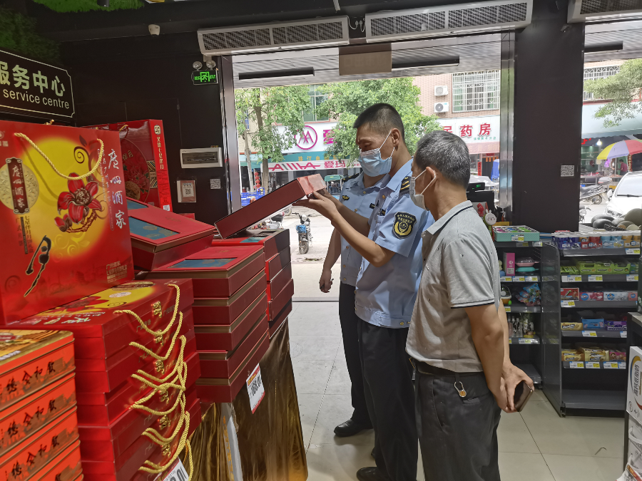 检查校园周边万家顺超市.png