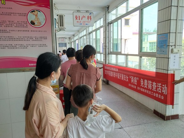 我为群众办实事西牛镇开展城乡妇女两癌免费筛查活动