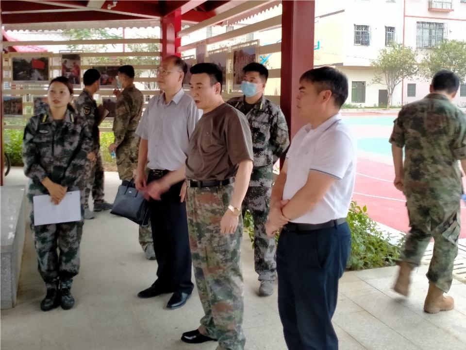 邱博政委在西牛镇国防教育长廊调研.jpg