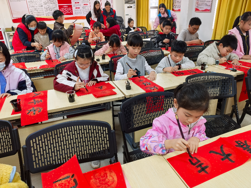 时间：2026年2月5日 地点：新时代文明实践所  “妙剪生花添新喜 翰墨挥春送福来”我们的节日&middot;春节主题活动（4）.jpg