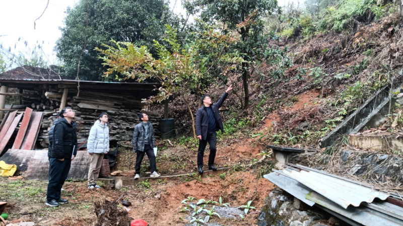 4。党组成员、副局长魏武杰带队到水边镇、大洞镇开展住建领域重点工作及安全生产情况检查.jpg